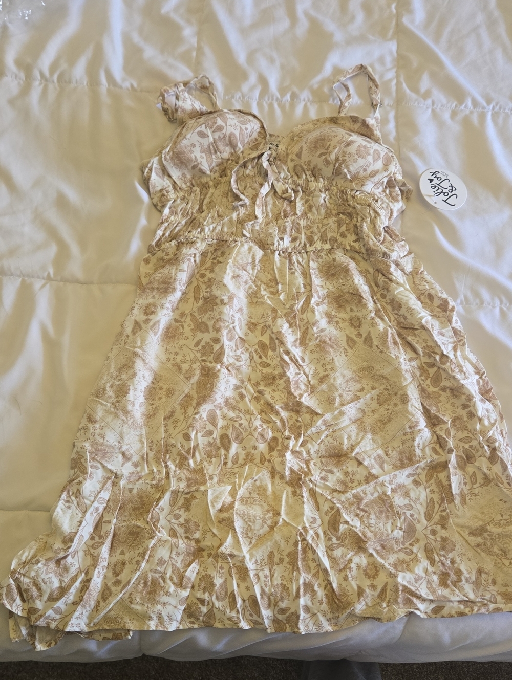 Floral Lace-Trim Chemise Nightdress in Cream and Tan